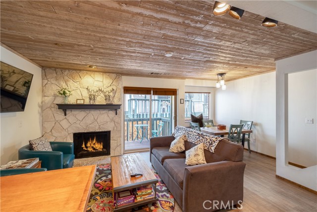 Detail Gallery Image 9 of 31 For 39802 Lakeview Dr #26,  Big Bear Lake,  CA 92315 - 2 Beds | 2/1 Baths