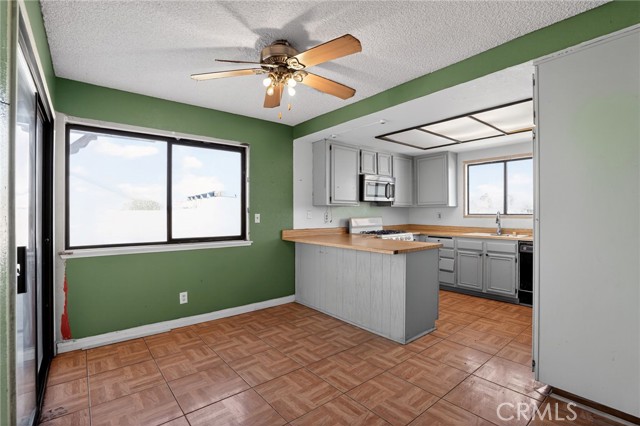 Detail Gallery Image 18 of 30 For 2559 E Avenue J2, Lancaster,  CA 93535 - 3 Beds | 2 Baths