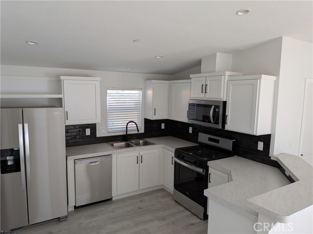 Detail Gallery Image 2 of 5 For 17635 Nelson Ave, Lake Elsinore,  CA 92530 - 3 Beds | 2 Baths