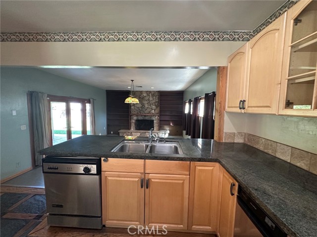 6724 Jumilla Avenue photo 7