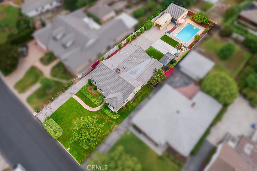 https://media.crmls.org/medias/4aa108e1-120a-4e47-bd35-b5498edbec6f.jpg?preset=X-Large