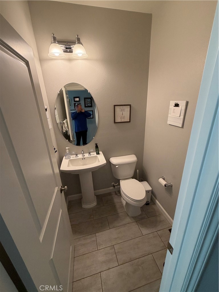 https://media.crmls.org/medias/4aa12662-f470-48ea-a182-07f74939689e.jpg?preset=X-Large