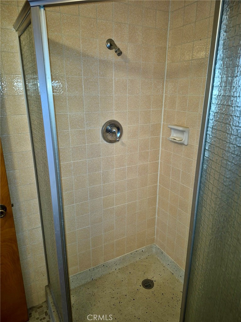 https://media.crmls.org/medias/4aa17f0e-d32e-4372-a0c4-728305336293.jpg?preset=X-Large