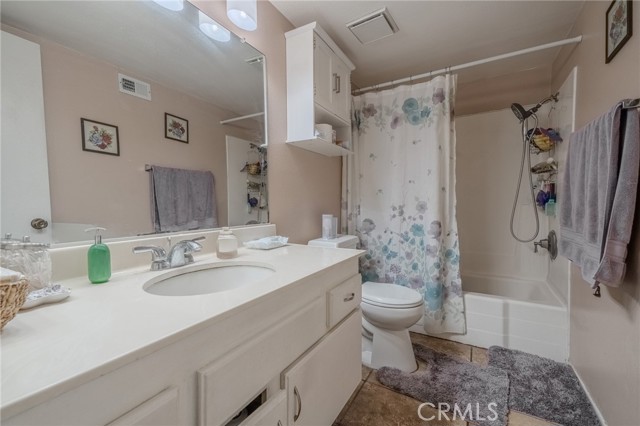 574 E Skylark Drive, Ontario CA: https://media.crmls.org/medias/4aa19b5a-bd85-48bb-8ef5-1581d6924289.jpg