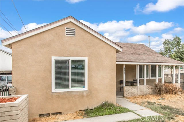 Detail Gallery Image 2 of 29 For 2215 Northbend St, Riverside,  CA 92501 - 3 Beds | 1 Baths