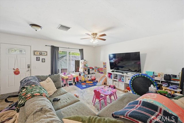 Detail Gallery Image 4 of 19 For 28531 via Princesa #C,  Murrieta,  CA 92563 - 2 Beds | 1/1 Baths