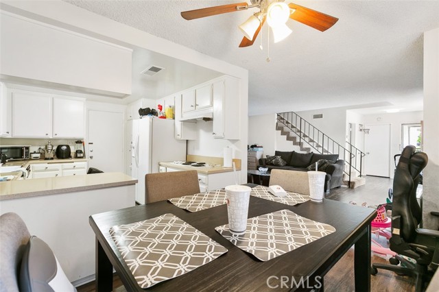 121 E Live Oak Street, San Gabriel CA: https://media.crmls.org/medias/4aa29e68-3b13-41c3-bf3c-38b94cc12a4d.jpg