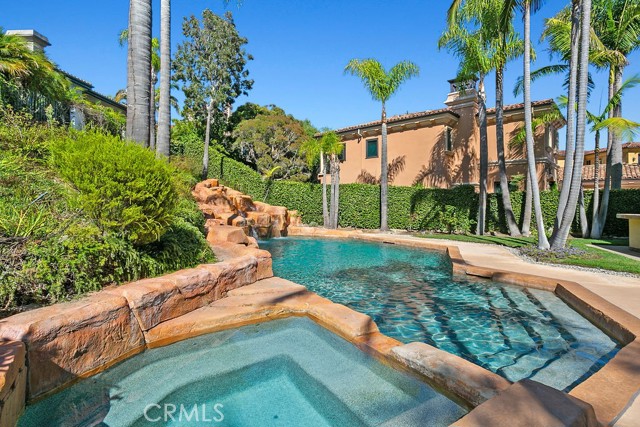 5 Ebony Glade, Laguna Niguel CA: https://media.crmls.org/medias/4aa2a7f4-838d-4bdf-b0c8-8f6331094d62.jpg