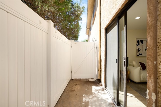 Detail Gallery Image 12 of 24 For 14803 Vanowen St #9,  Van Nuys,  CA 91405 - 2 Beds | 2 Baths