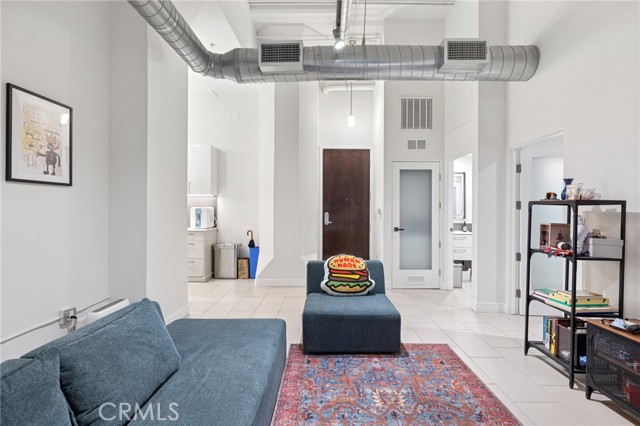 939 S BROADWAY, Los Angeles CA: https://media.crmls.org/medias/4aa32a74-56eb-4791-9ebf-186a2939949c.jpg