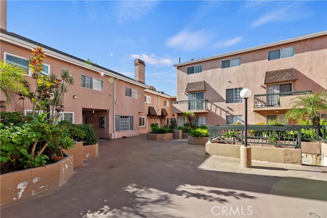 Detail Gallery Image 8 of 46 For 147 W Acacia Avenue Unit#104, Glendale,  CA 91204 - 2 Beds | 2/1 Baths