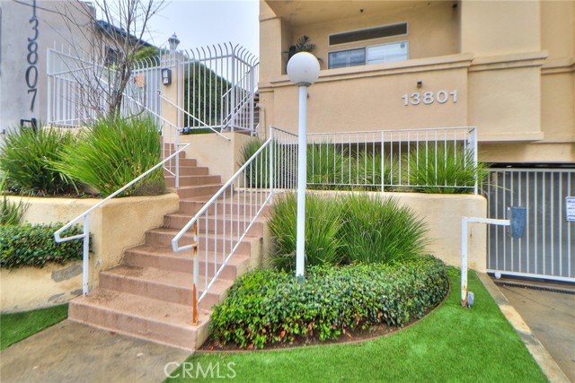13801 Oxnard Street, 208 photo 2