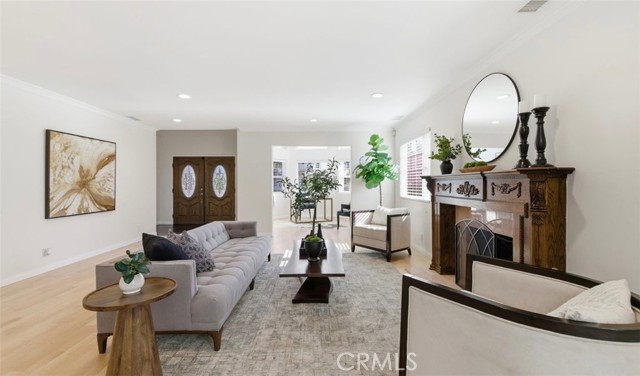 Detail Gallery Image 8 of 40 For 12317 Navy Street, Los Angeles,  CA 90066 - 3 Beds | 3 Baths