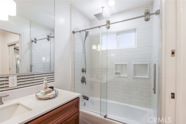 Detail Gallery Image 32 of 47 For 5400 Garden Grove Ave, Tarzana,  CA 91356 - 3 Beds | 2 Baths