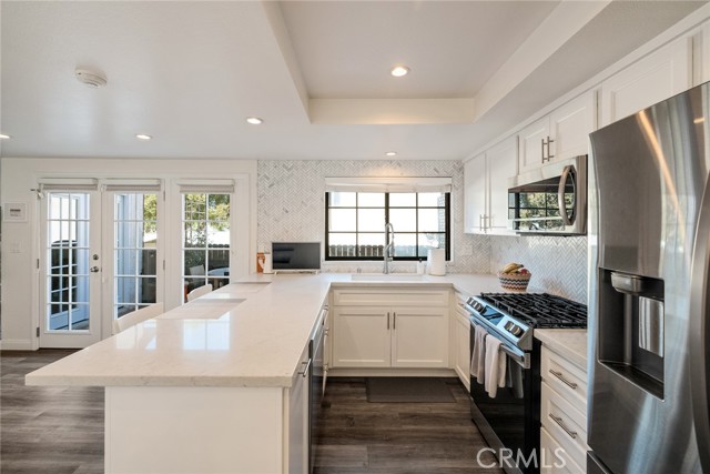 Detail Gallery Image 18 of 36 For 240 S Broadway #2,  Redondo Beach,  CA 90277 - 3 Beds | 2/1 Baths