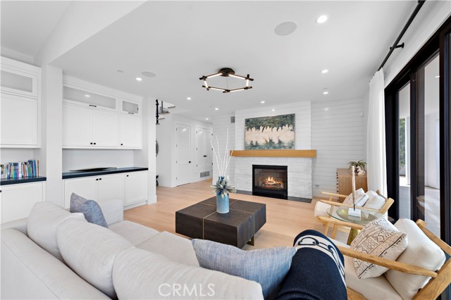 Detail Gallery Image 16 of 40 For 2507 Alta Vista Dr, Newport Beach,  CA 92660 - 5 Beds | 4/1 Baths