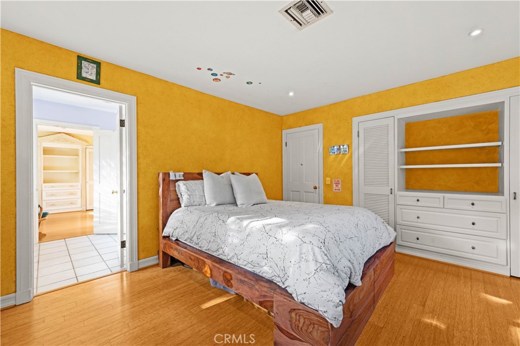 https://media.crmls.org/medias/4aa56ea2-a515-4a8f-a35b-734b0830821a.jpg?preset=X-Large