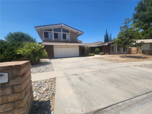 450 Fairway Drive, Palmdale CA: https://media.crmls.org/medias/4aa581c8-2558-475b-8b8a-9a32c5287bb8.jpg