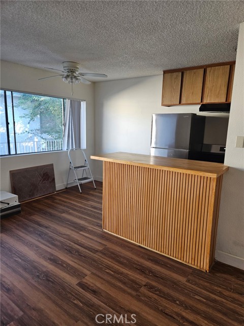 Detail Gallery Image 3 of 12 For 7011 Vassar Ave #9,  Canoga Park,  CA 91303 - 1 Beds | 1 Baths