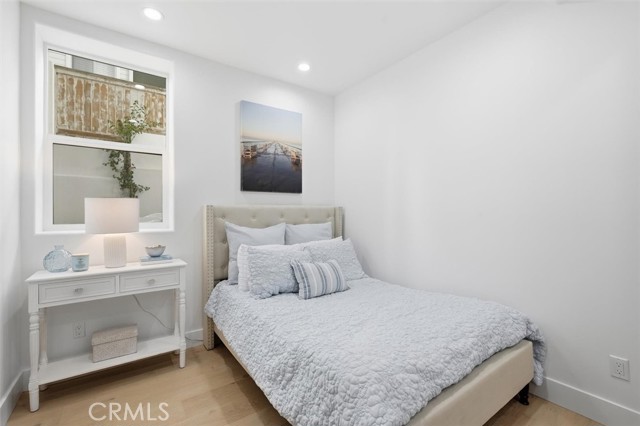 Detail Gallery Image 26 of 45 For 617 N Irena Ave #B,  Redondo Beach,  CA 90277 - 4 Beds | 3/1 Baths