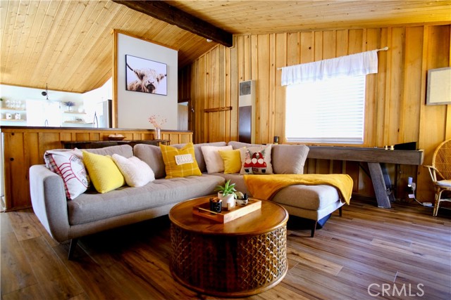 Detail Gallery Image 5 of 30 For 43354 Deer Canyon, Big Bear Lake,  CA 92315 - 3 Beds | 2/1 Baths