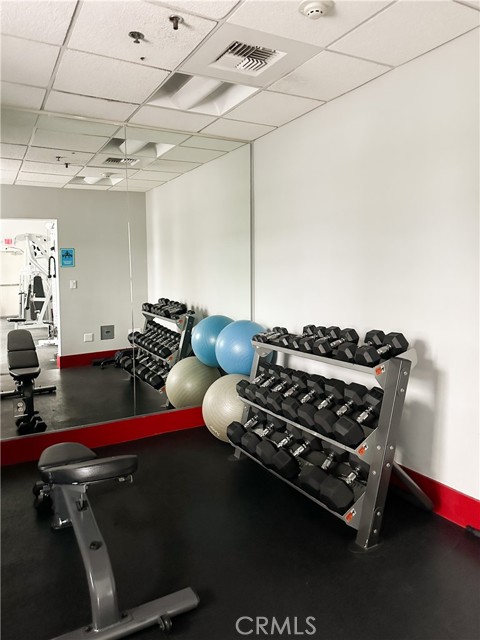645 W 9th Street, Los Angeles CA: https://media.crmls.org/medias/4aa8a96e-7165-4442-8d07-0a70126a4d66.jpg