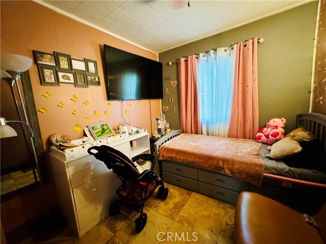 Detail Gallery Image 11 of 17 For 727 E 11th St, Pomona,  CA 91766 - 4 Beds | 2/1 Baths