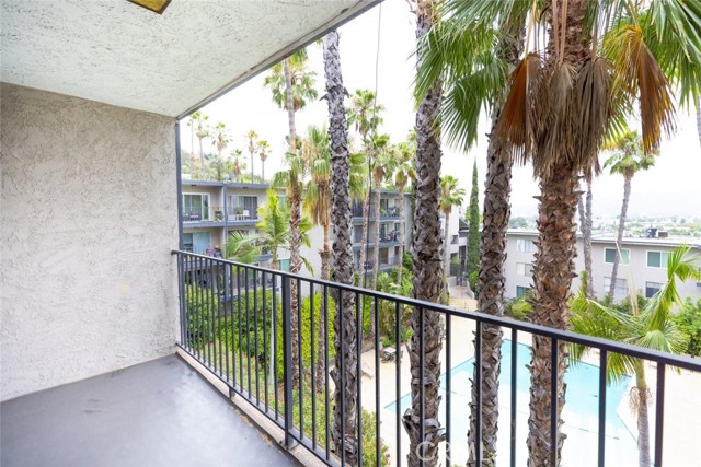1517 E Garfield Avenue, Glendale CA: https://media.crmls.org/medias/4aa8f20c-111f-44c8-9559-66c44811e03e.jpg