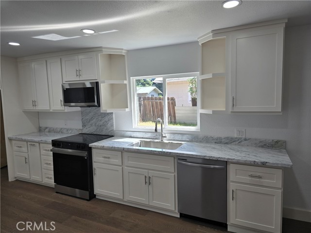 Detail Gallery Image 5 of 21 For 25162 N. Center, Los Molinos,  CA 96055 - 2 Beds | 2 Baths
