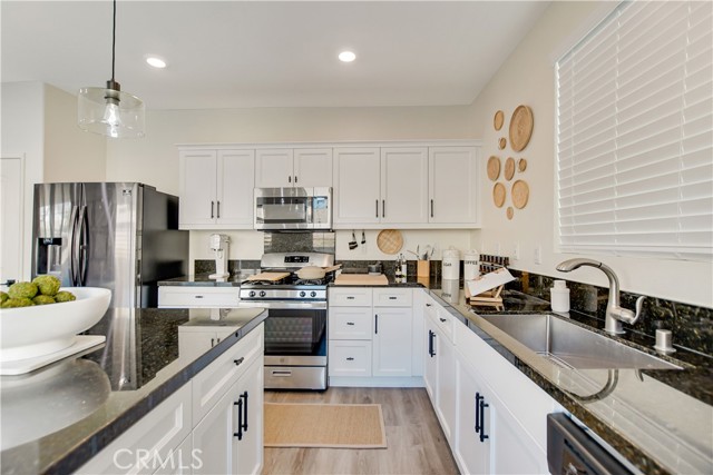 Detail Gallery Image 17 of 64 For 16276 Valley Oak Ln, Fontana,  CA 92336 - 3 Beds | 2/1 Baths