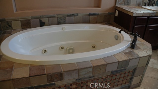 https://media.crmls.org/medias/4aaa1bd7-d860-4703-9366-28d40246a99d.jpg?preset=X-Large