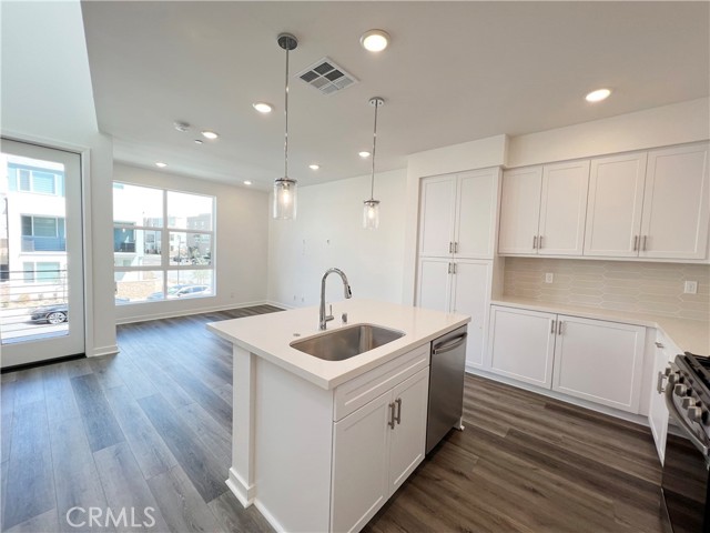 Detail Gallery Image 2 of 20 For 11028 Momentum Dr, Rancho Cucamonga,  CA 91730 - 3 Beds | 2/1 Baths