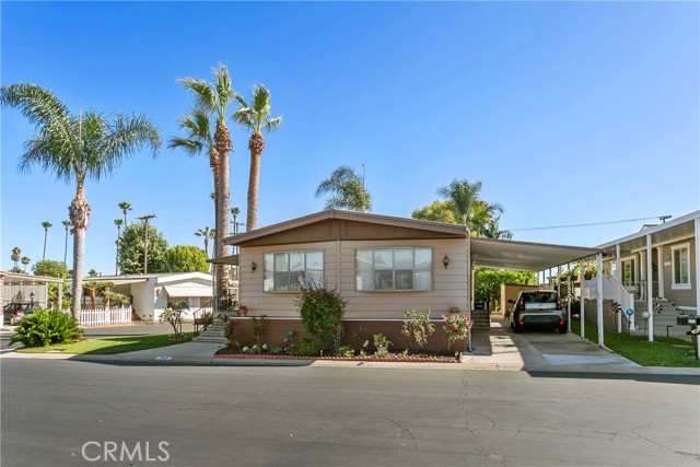 24921 Muirlands Boulevard, Lake Forest CA: https://media.crmls.org/medias/4aaac0b7-d777-4025-86c0-05c28f4dc4fd.jpg