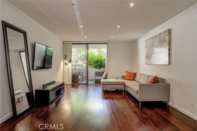 Detail Gallery Image 8 of 44 For 8400 De Longpre Ave #205,  West Hollywood,  CA 90069 - 2 Beds | 2 Baths