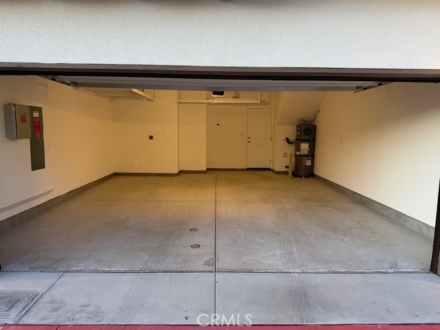 https://media.crmls.org/medias/4aadd91b-890f-44b1-93ab-cd3ed850b2bc.jpg?preset=X-Large