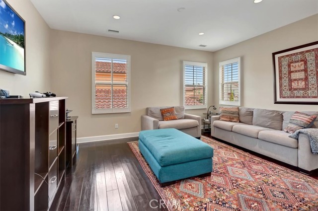 27 Looking Glass, Irvine CA: https://media.crmls.org/medias/4aaebf84-46d9-427a-898c-428b510508f9.jpg