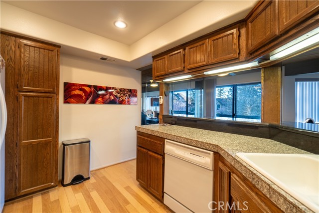 Detail Gallery Image 31 of 37 For 39802 Lakeview Dr #10,  Big Bear Lake,  CA 92315 - 2 Beds | 2/1 Baths