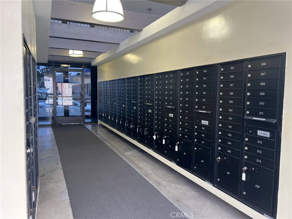 https://media.crmls.org/medias/4aaf6599-13f6-44a3-a0b3-a167f4261dc0.jpg?preset=X-Large