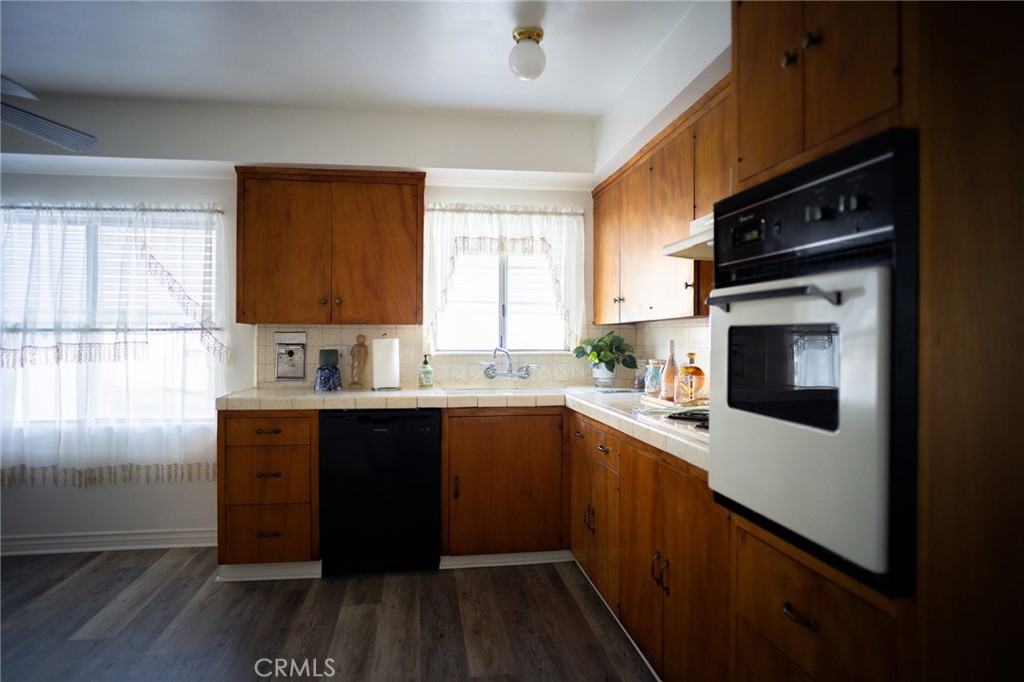 https://media.crmls.org/medias/4aaf772f-dd99-4114-ab45-0f998d6ff134.jpg?preset=X-Large