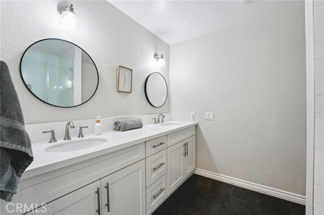 Detail Gallery Image 12 of 26 For 1224 Fairway Cir, Upland,  CA 91784 - 2 Beds | 2 Baths