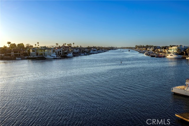 Detail Gallery Image 6 of 41 For 16631 Carousel, Huntington Beach,  CA 92649 - 4 Beds | 4/1 Baths
