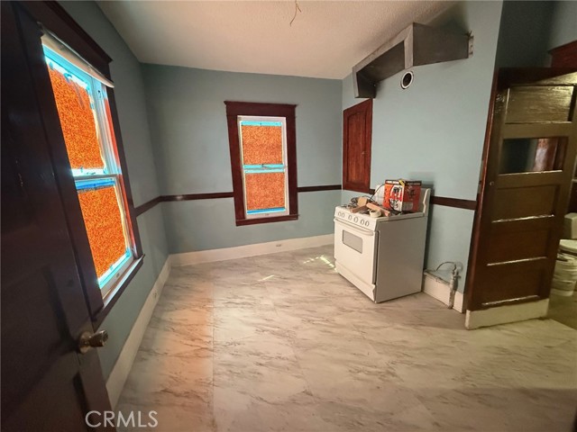 Detail Gallery Image 6 of 20 For 860 W 54th, Los Angeles,  CA 90037 - – Beds | – Baths