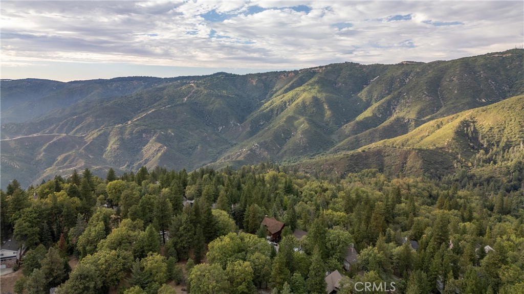 https://media.crmls.org/medias/4ab2d1d0-0b82-4a86-a608-e3b4899d5501.jpg?preset=X-Large