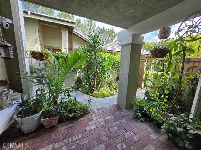 5 Carriage Hill Lane, Laguna Hills CA: https://media.crmls.org/medias/4ab3f197-c4de-4d48-9a43-4aa0e764e534.jpg