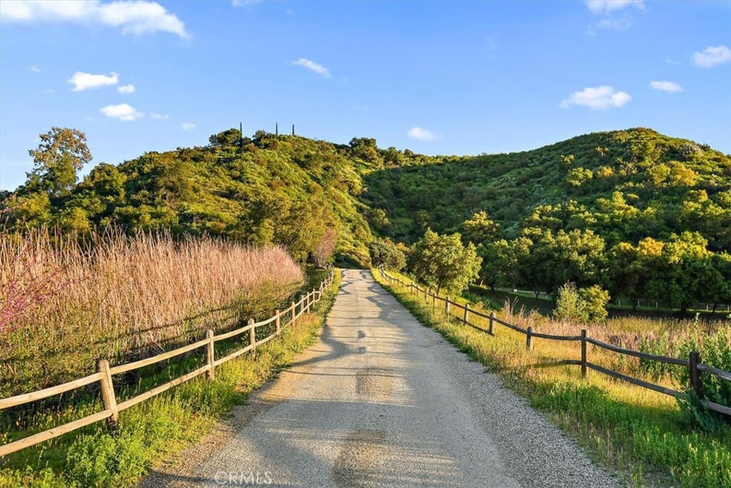 https://media.crmls.org/medias/4ab52859-ceca-4ee0-a626-48070c165be0.jpg?preset=X-Large