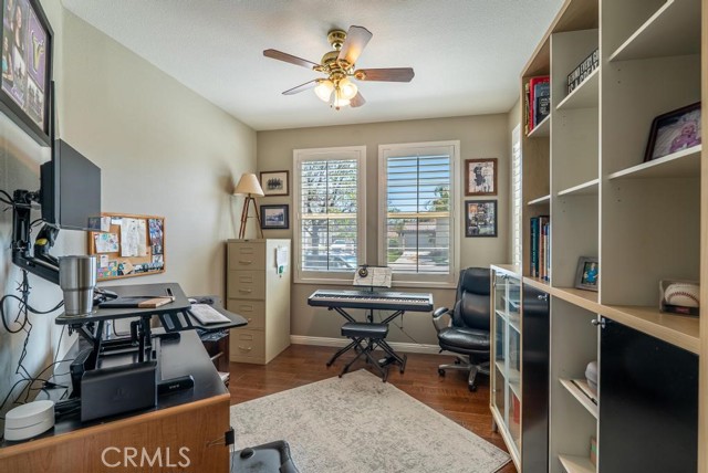 Detail Gallery Image 15 of 54 For 24141 Breton Ct, Valencia,  CA 91355 - 4 Beds | 2/1 Baths