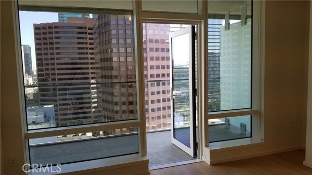 877 Francisco Street, Los Angeles CA: https://media.crmls.org/medias/4ab54ed8-b973-48b3-808d-80d2f8a02425.jpg