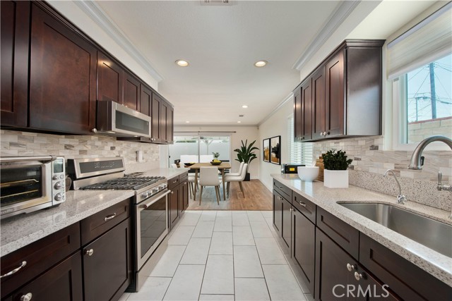 Detail Gallery Image 9 of 31 For 16420 Flanders St, Granada Hills,  CA 91344 - 3 Beds | 2 Baths
