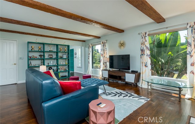 1967 Hilldale Drive, La Canada Flintridge CA: https://media.crmls.org/medias/4ab77d98-4be5-49f5-8509-b6a6973f0e1b.jpg