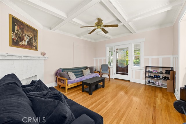 1156 Steuben Street, Pasadena CA: https://media.crmls.org/medias/4ab814d6-3f3f-4d90-8dc1-a04c7b12f252.jpg